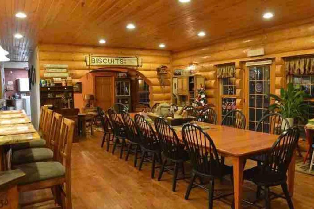 Gorgeous Lodge, 100 Acres 15 Min To Pa Villa