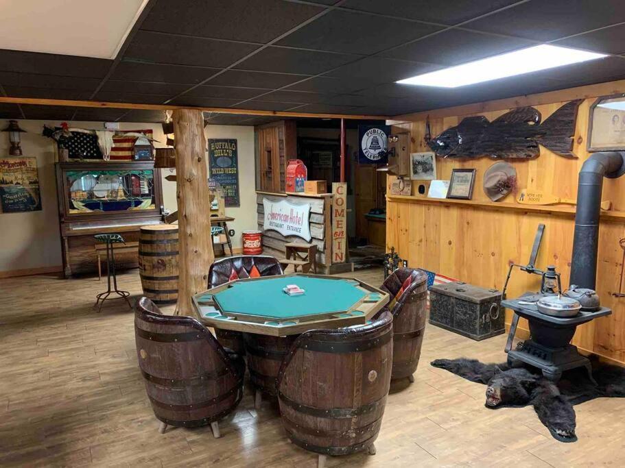 Gorgeous Lodge, 100 Acres 15 Min To Pa Indiana