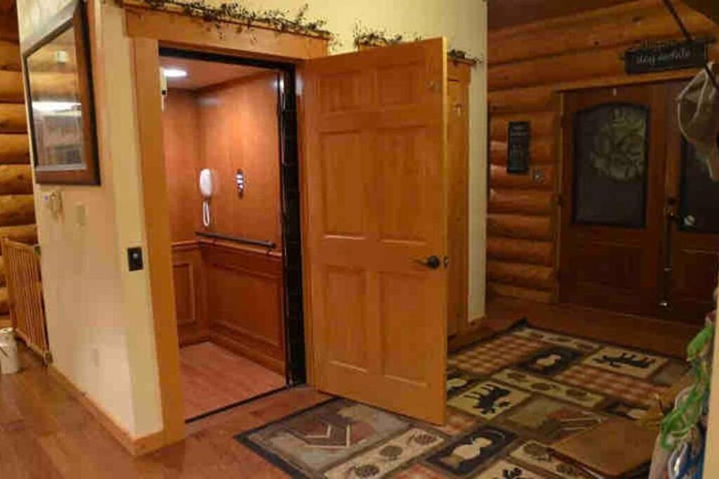 Gorgeous Lodge, 100 Acres 15 Min To Pa Indiana