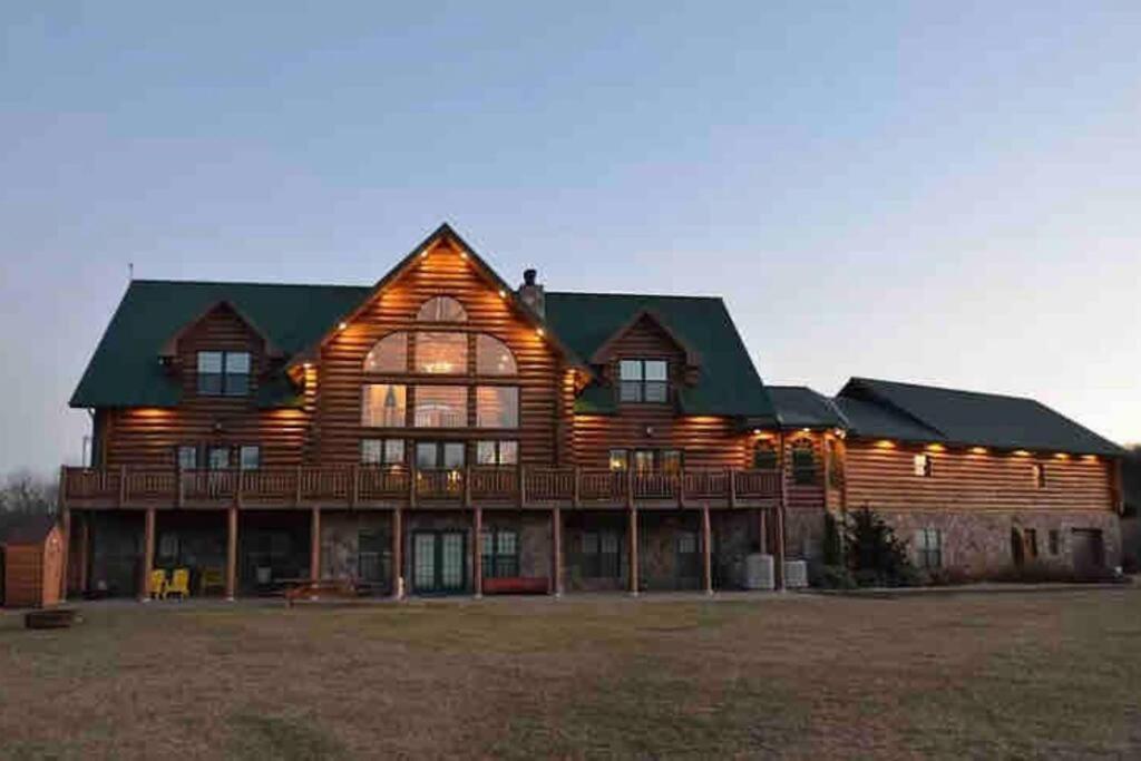 Gorgeous Lodge, 100 Acres 15 Min To Pa Indiana
